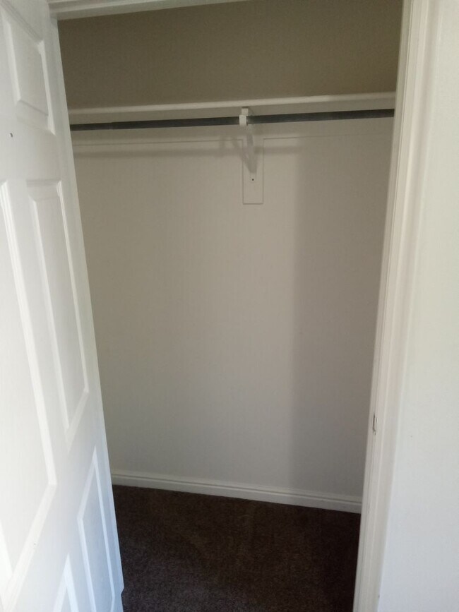 Building Photo - Willow Springs Condo