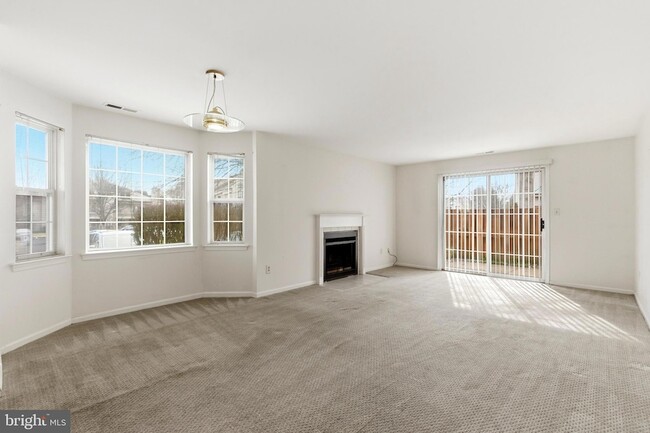 Building Photo - 3403 Waltham Ct