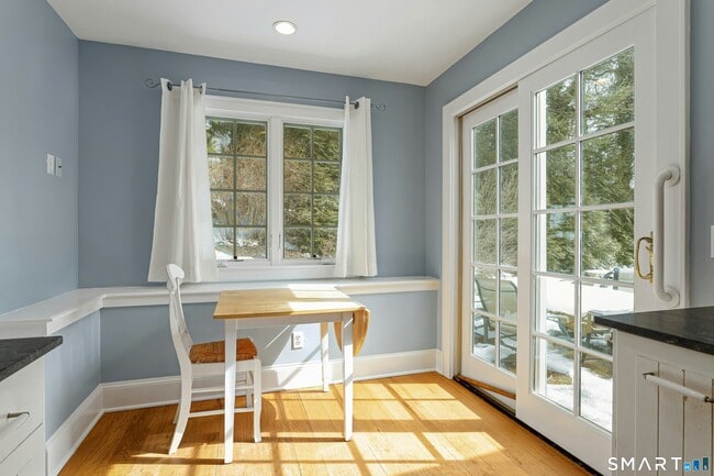 Building Photo - 19 Robin Hood Ln