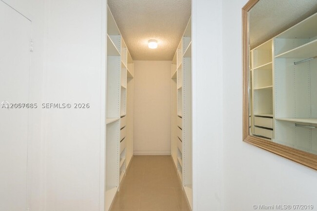 Building Photo - 7545 E Treasure Dr