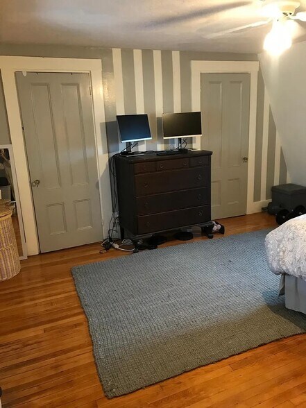 Building Photo - 15 Chestnut St