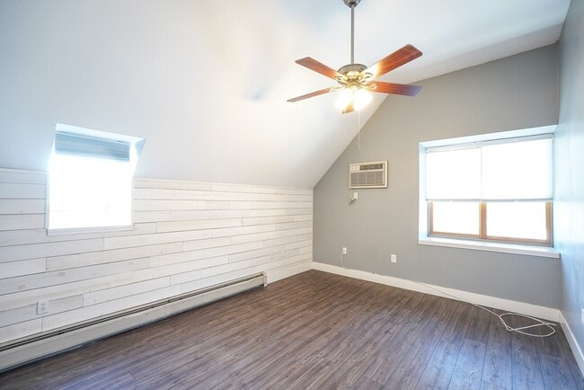 Building Photo - 40 Spring Cove Rd