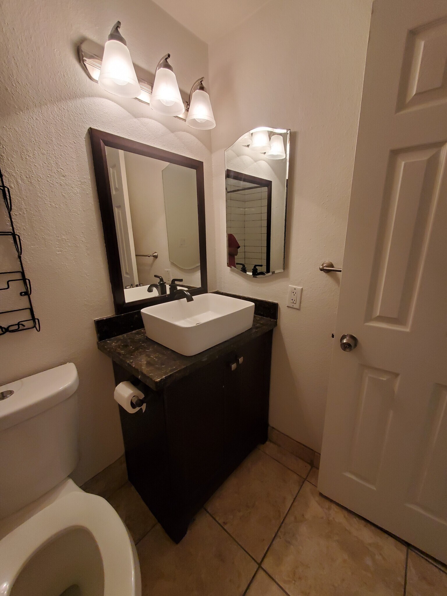 Building Photo - 1005 W 5th St