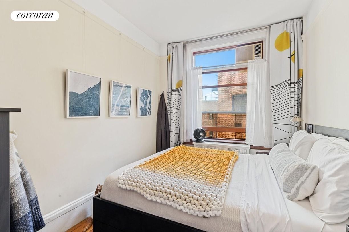 Building Photo - 527 W 110th St