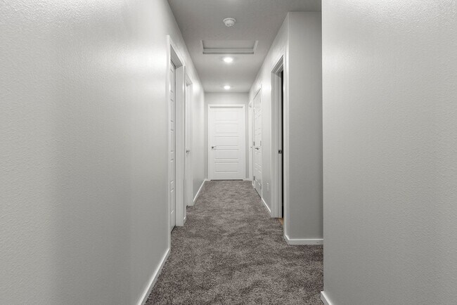 Building Photo - Newer Construction Home in Upriver Drive Neighborhood