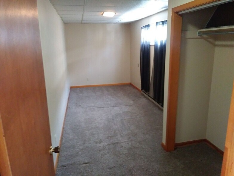 Building Photo - 638 Hertel Ave