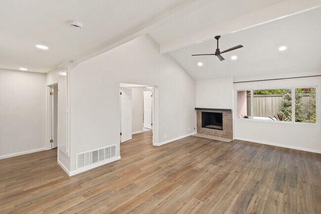 Building Photo - 4111 Reyes St