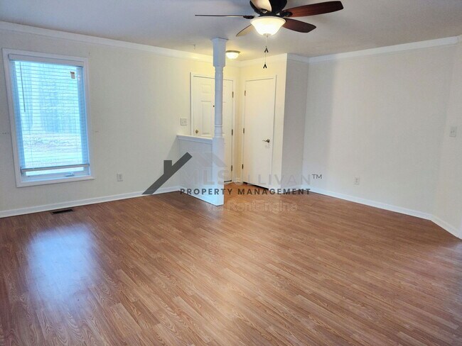 Building Photo - 312 Lakeshore Dr