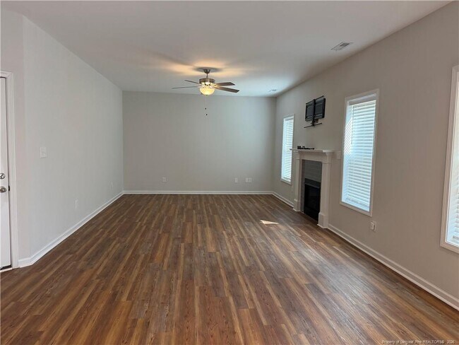 Building Photo - 12 S Dakota Ct