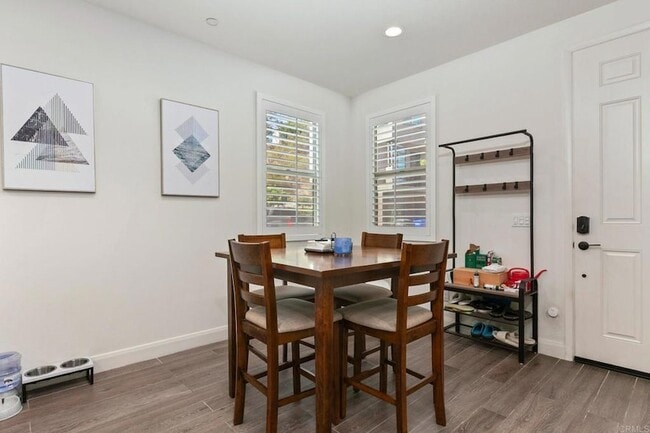 Building Photo - 2460 Solara Ln