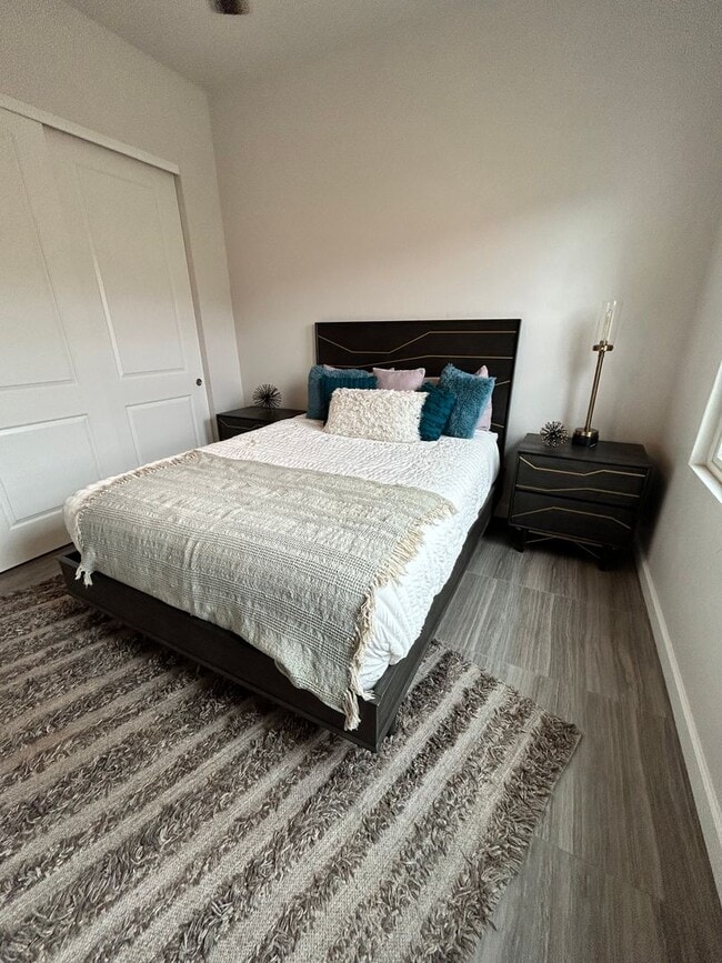 Building Photo - Beautiful Furnished Pool Home!