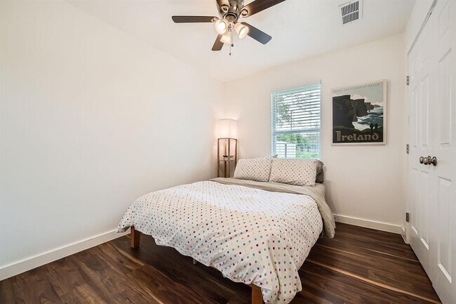 Building Photo - 9705 Oriole Dr