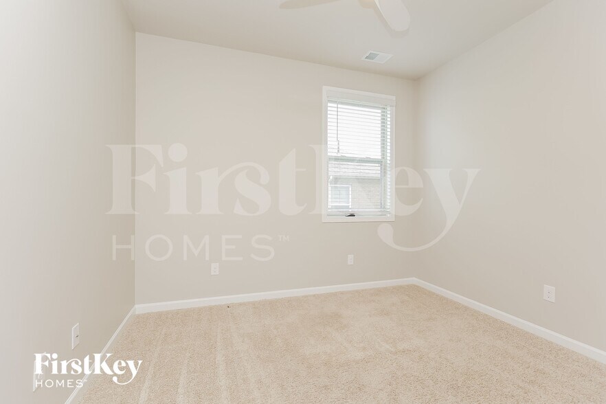 Building Photo - 4002 Grapevine Loop