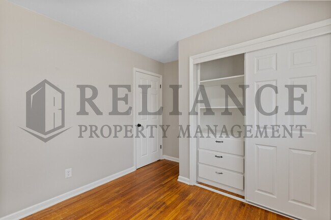 Building Photo - 3408 S Hiram Ave