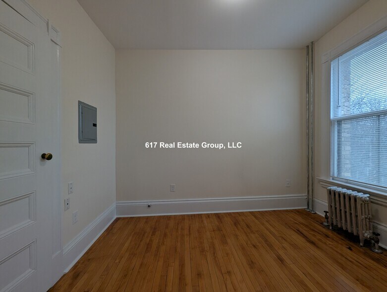 Building Photo - 2 Ware St