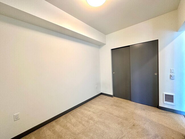 Building Photo - 1bd/1ba Kirkland Condo