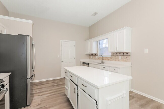 Building Photo - 7078 Shore Rd