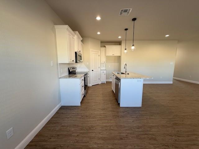 Building Photo - 7024 Glen Abbey St