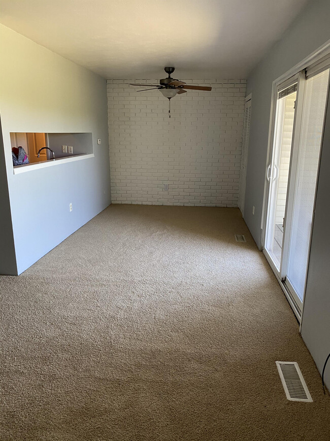 Building Photo - 3215 W Willow Knolls Dr