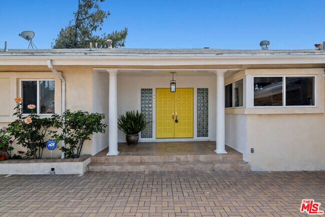 Building Photo - 3401 Alginet Dr