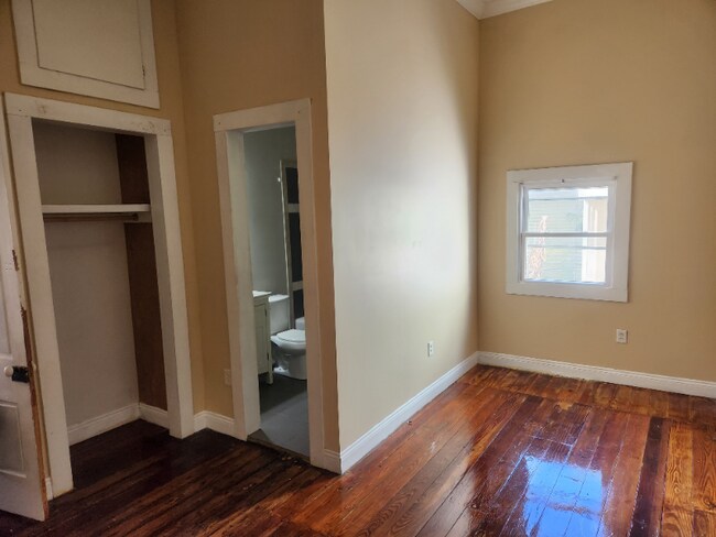 Building Photo - 136 E Washington St