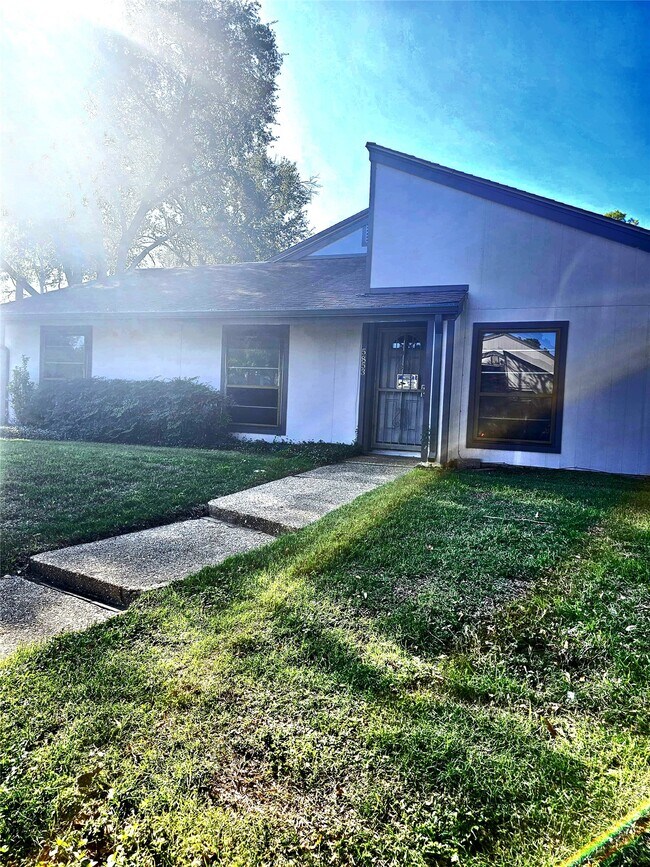 Building Photo - 5853 Village Forest Ct