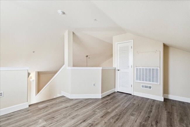 Building Photo - 5350 Dunlay Dr