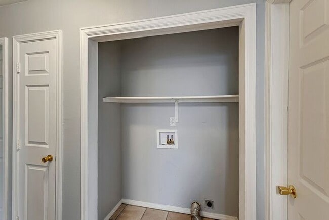 Building Photo - For Rent – Spacious 3 Bed / 2 Bath Duplex