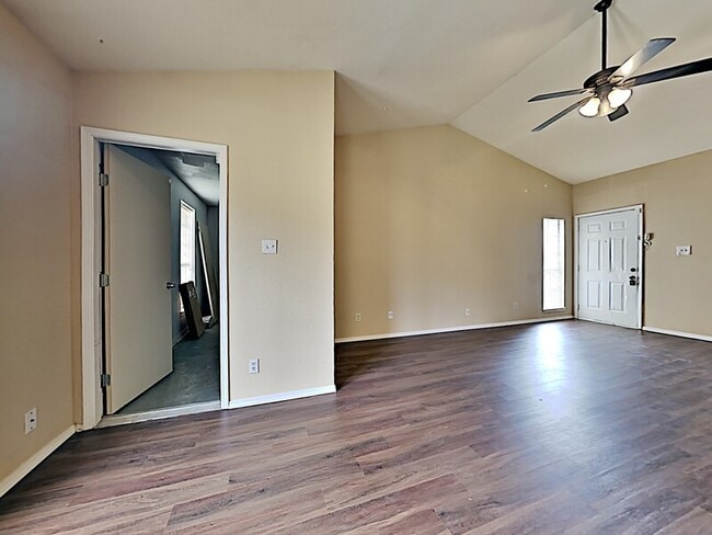 Building Photo - 2900 Galemeadow Dr