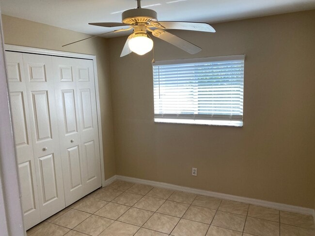 Building Photo - Centrally located 3 Bedroom, 2 Bath Duplex