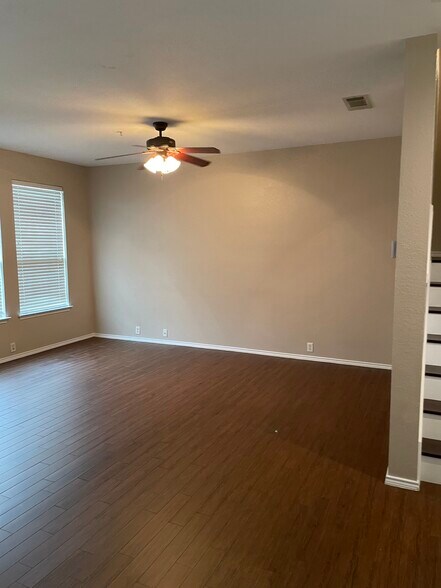 Building Photo - 2220 Stoneleigh Pl