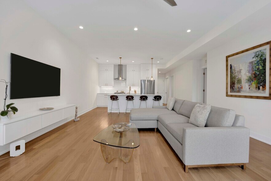 Building Photo - 4024 N Lincoln Ave