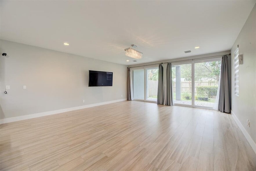 Building Photo - 619 SW 17th St