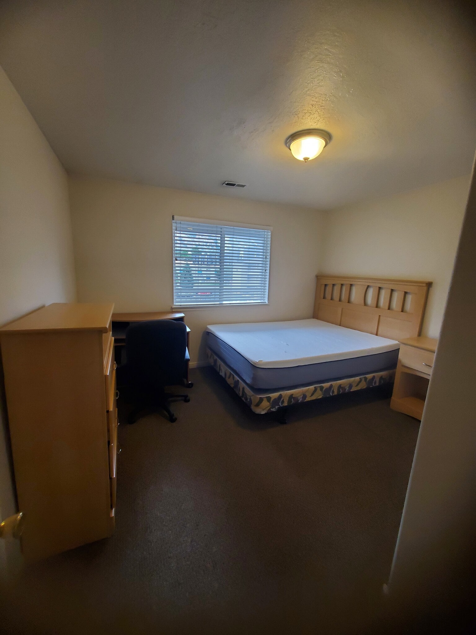 Building Photo - 1937 N Canyon Rd #304