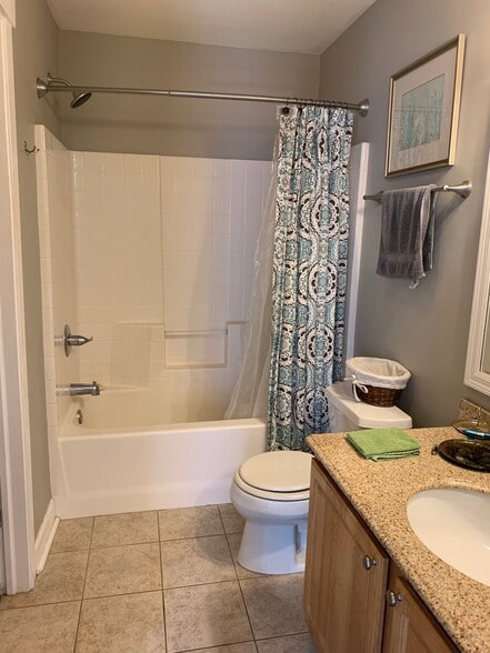 Master bath - 428 E 11th St