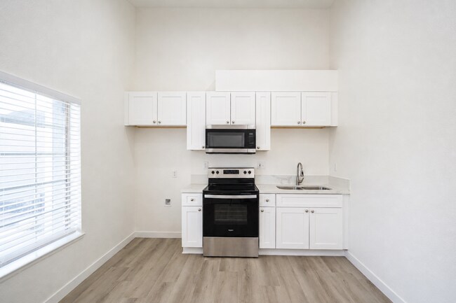 Building Photo - 12549 Lasselle St