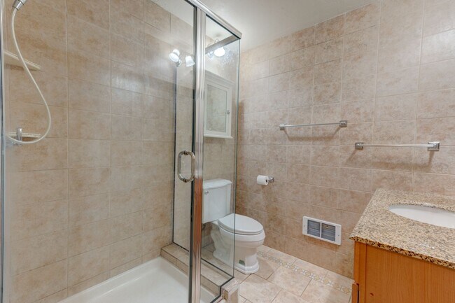 Building Photo - 1638 Fern Pl