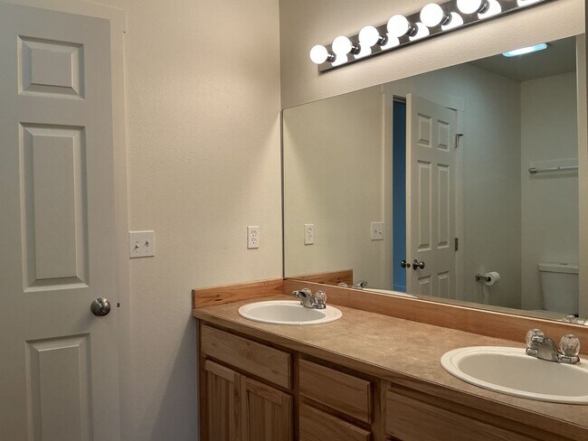 Building Photo - 16662 Shaw Pine Ct