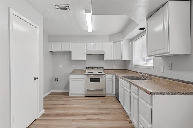 Building Photo - 10306 King Ranch Ln