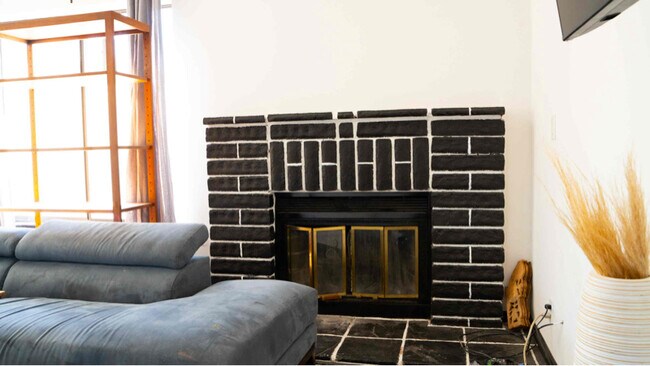 Building Photo - 837 Sunrise Ct