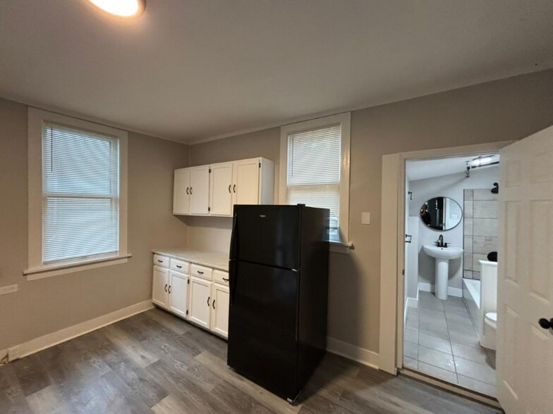 Building Photo - 631 Melwood Ave