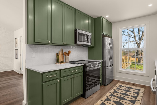 Building Photo - 234 NW Clearview Dr