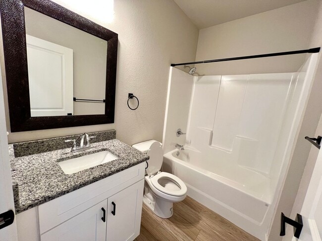 Building Photo - Modern Townhome with STUNNING Views in Wes...