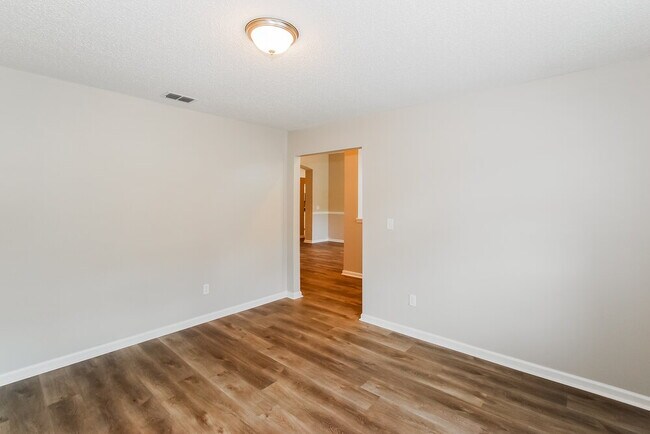 Building Photo - 304 Carolina Jasmine Ln