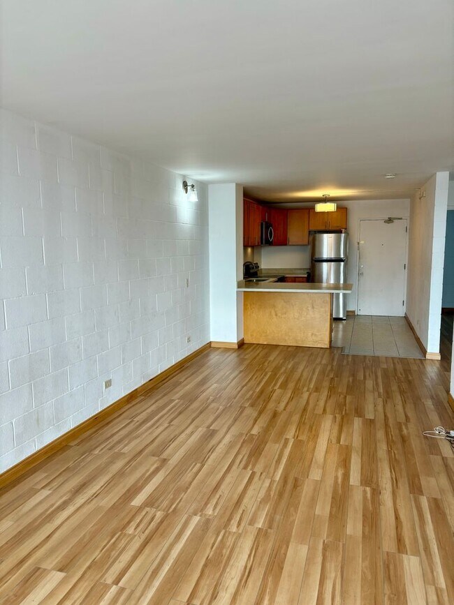 Building Photo - Unfurnished 2 bd, 1 bath 4 floor walk-up w...