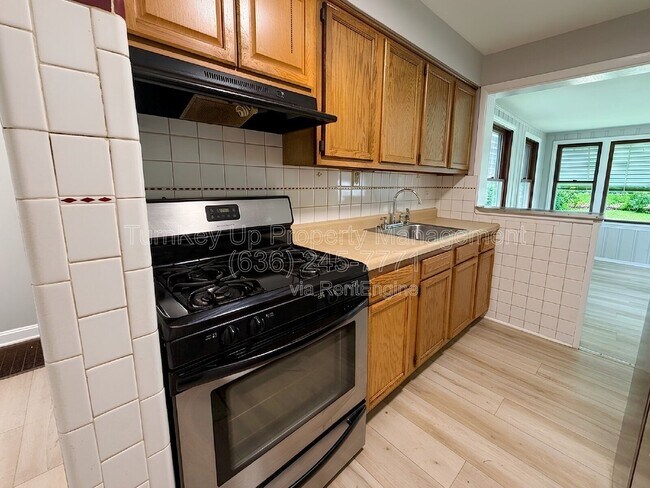 Building Photo - 7724 Monroe Dr