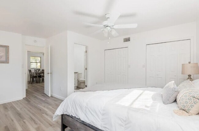 Building Photo - Housing Voucher Accepted: Charming 3-Bedro...