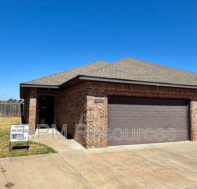 Building Photo - 157 Bison Ct Way