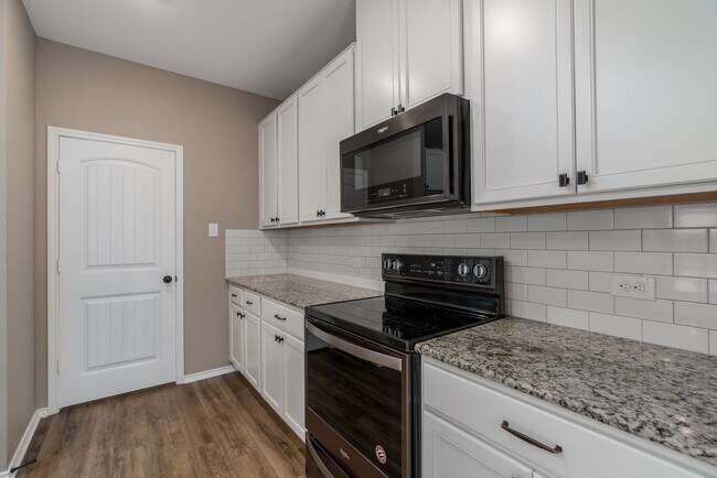 Building Photo - 120 Kat Garnet Dr