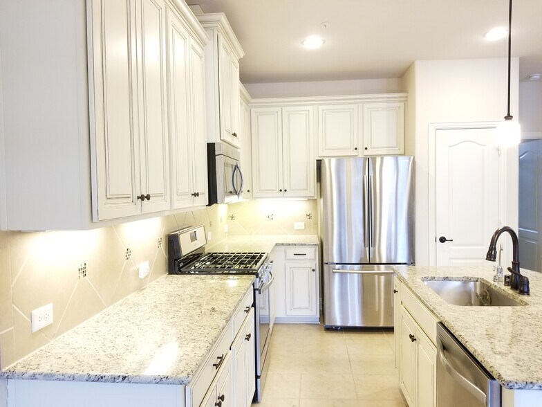 Primary Photo - 555 Waterloo Dr